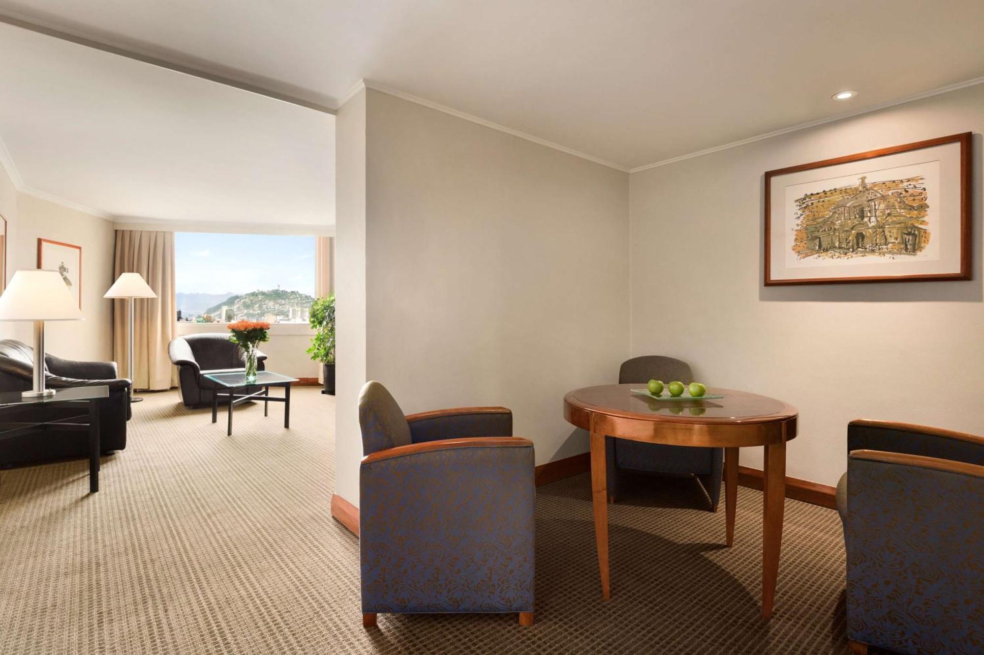 Hilton Colon Quito Hotel Екстериор снимка